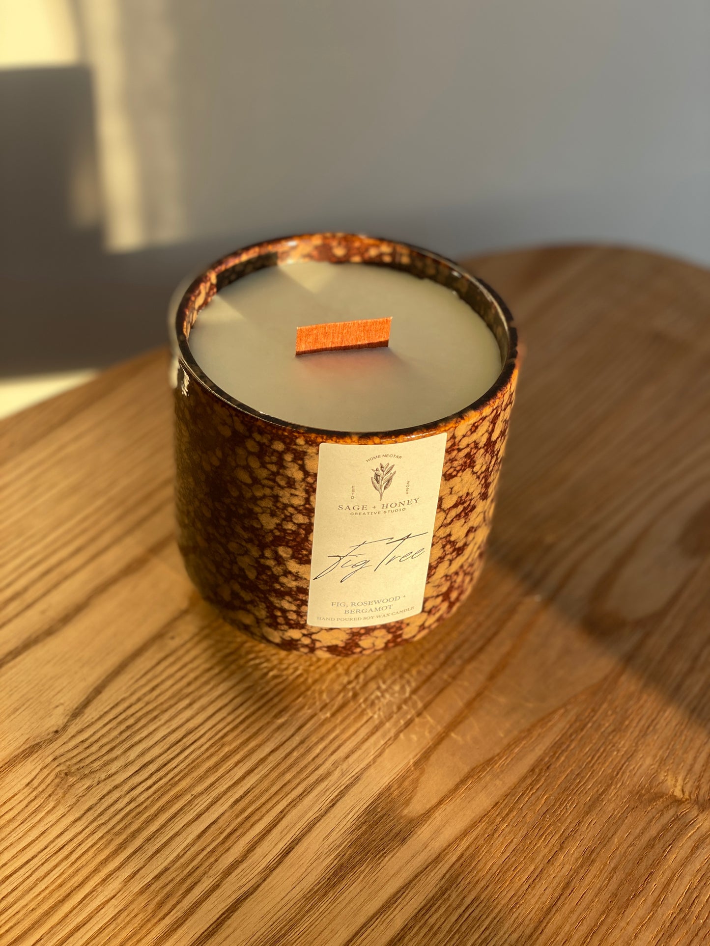 Brown Ceramic Jar Candle w/ Wooden Wick