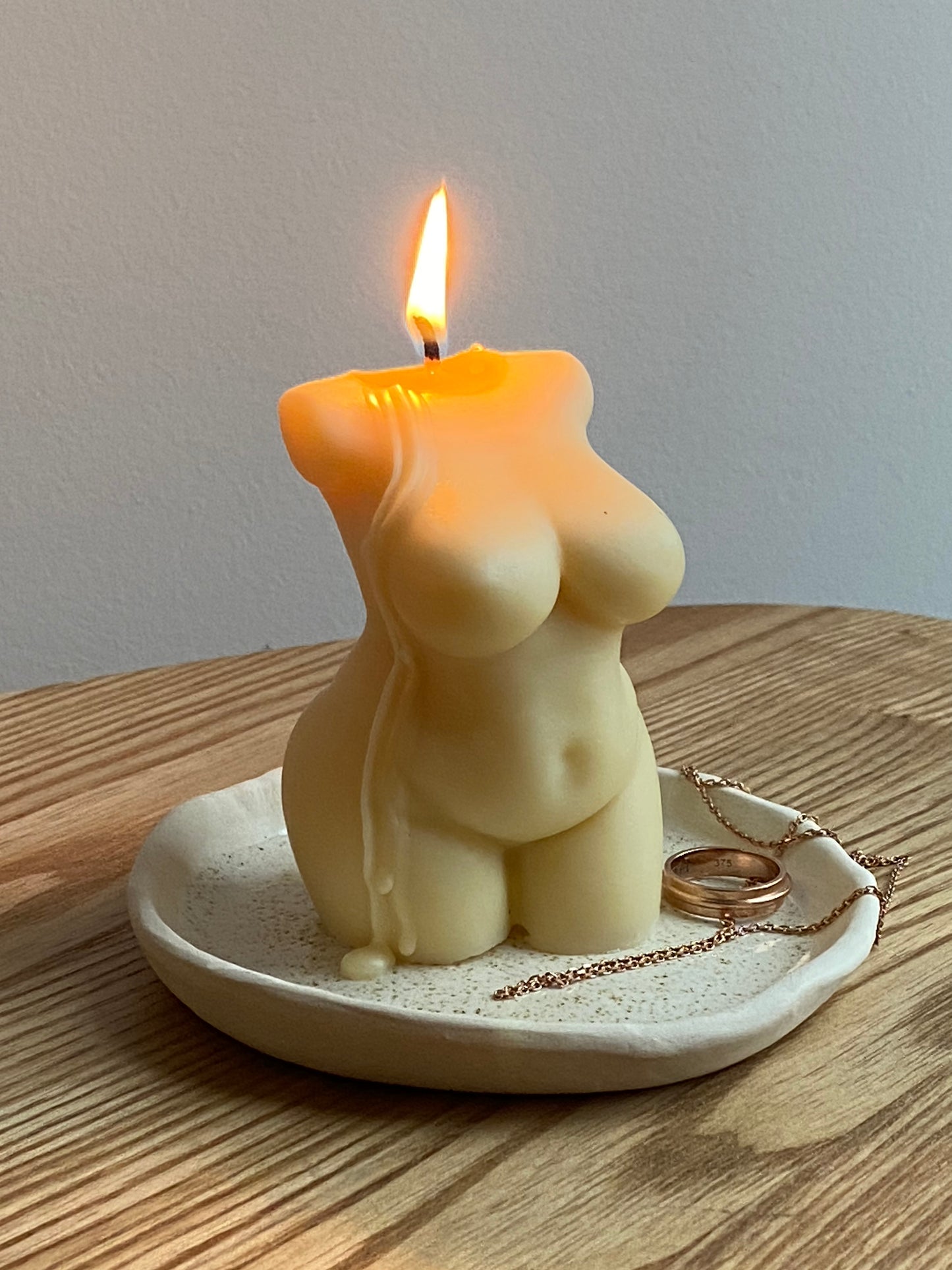 'Ashley Graham' Sculptural Candle
